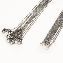 Cargar imagen en el visor de la galería, Cadena Basica Plateada de Acero Inoxidable, 50 cm (10 piezas)