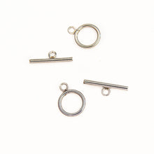 Cargar imagen en el visor de la galería, Broche Circulo y Barra Plateado de Acero Inoxidable (2 Pares)