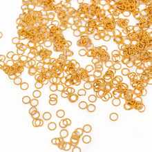 Cargar imagen en el visor de la galería, Argolla Chica Dorada de Acero Inoxidable (100 Piezas)
