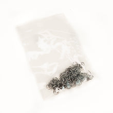 Cargar imagen en el visor de la galería, Argolla Mediana Plateada de Acero Inoxidable (100 Piezas)

