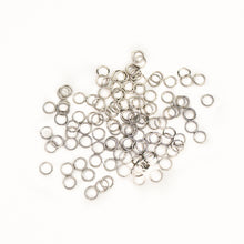 Cargar imagen en el visor de la galería, Argolla Chica Plateada de Acero Inoxidable (100 Piezas)
